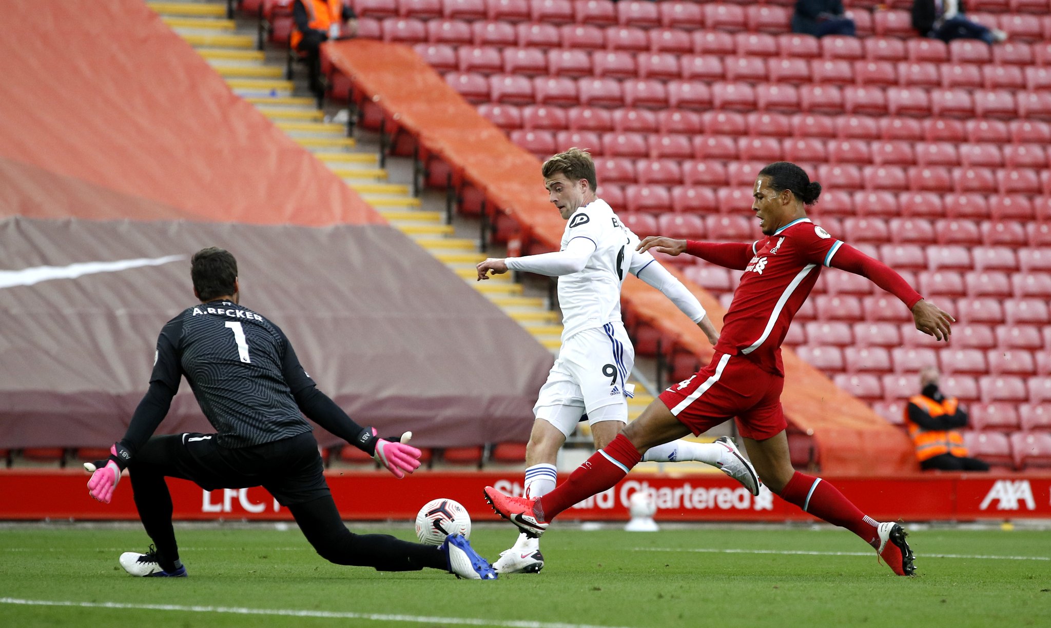 这使得他在 这使得他在